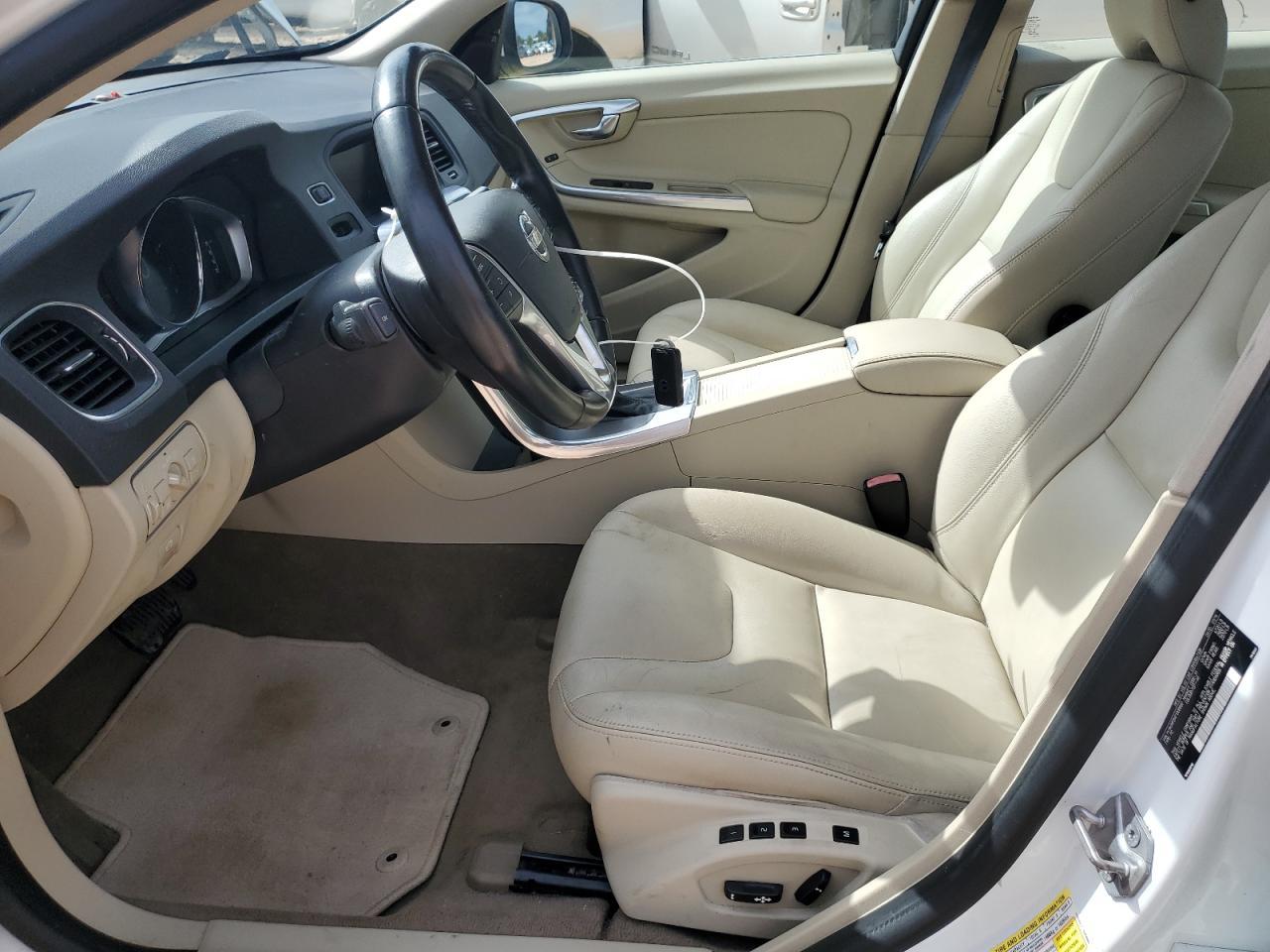 2015 VOLVO S60