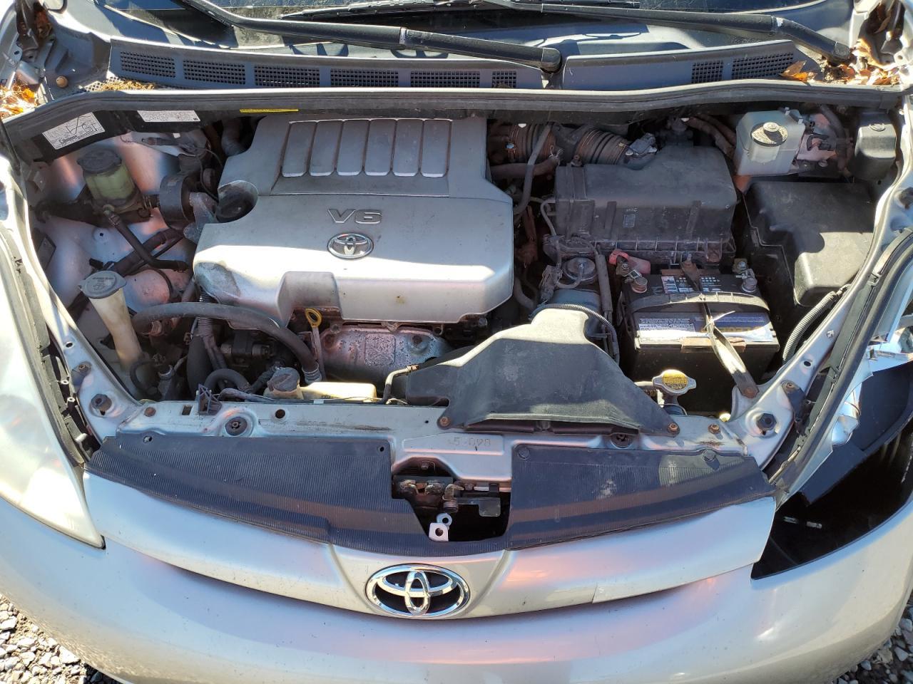 2009 TOYOTA SIENNA