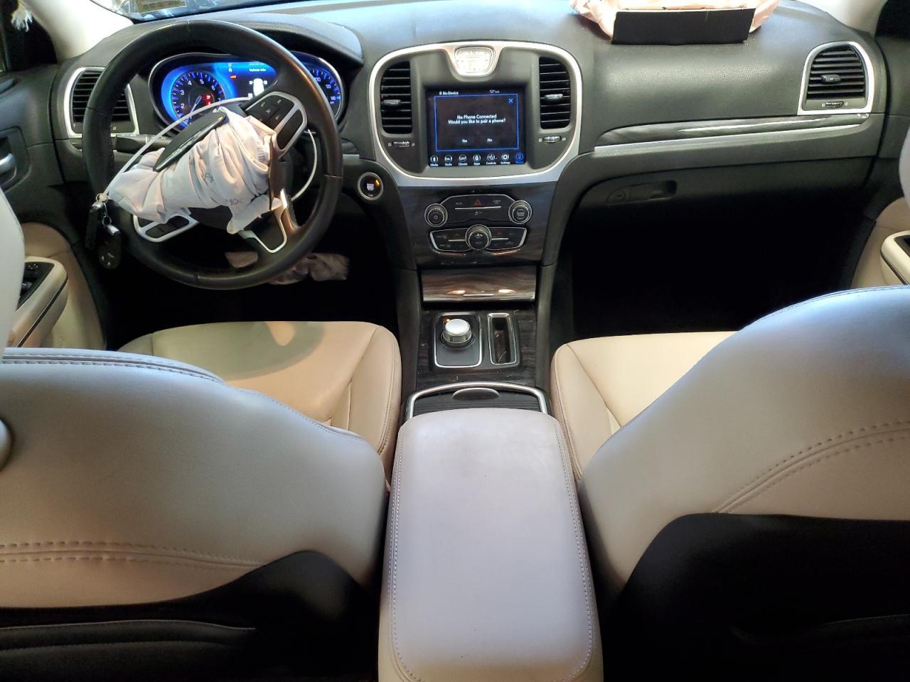 2019 CHRYSLER 300