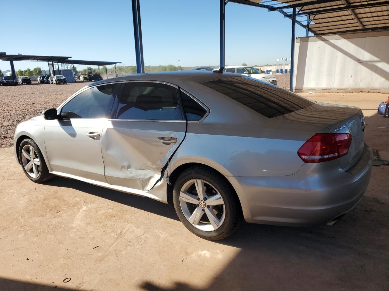 2013 VOLKSWAGEN Passat