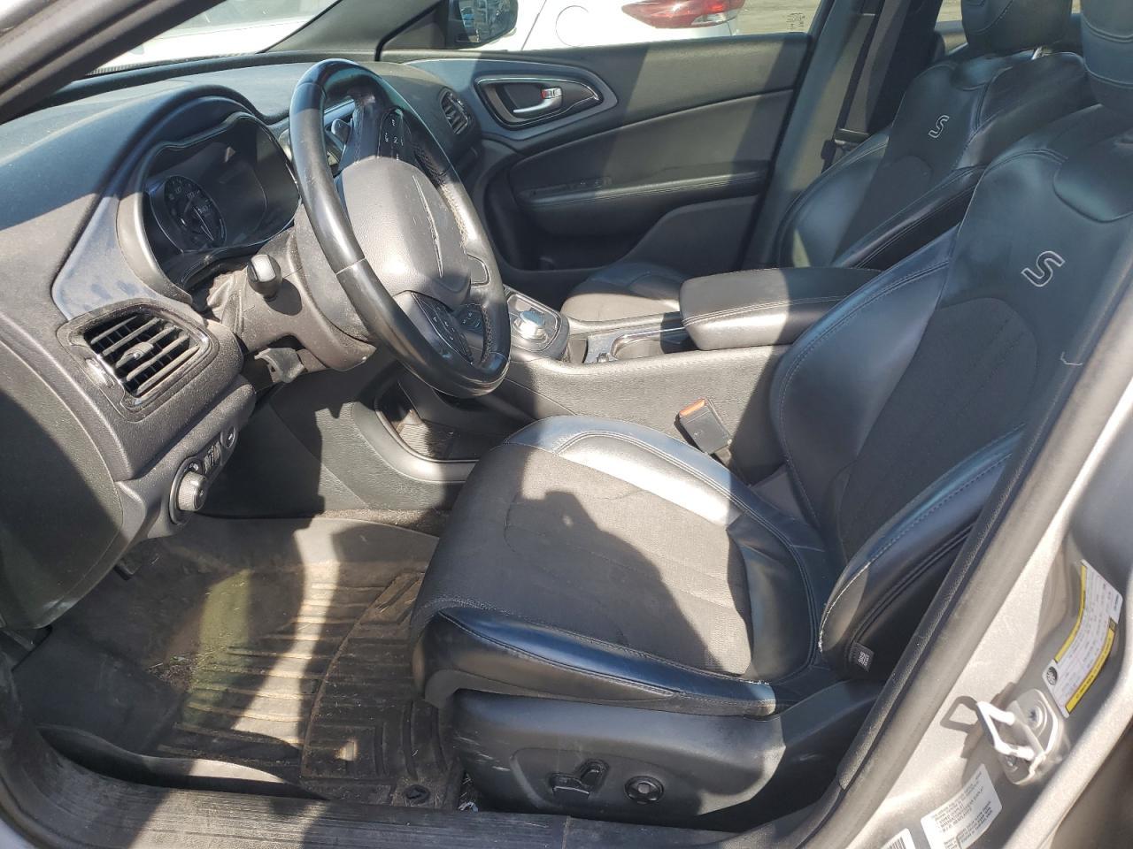 2016 CHRYSLER 200