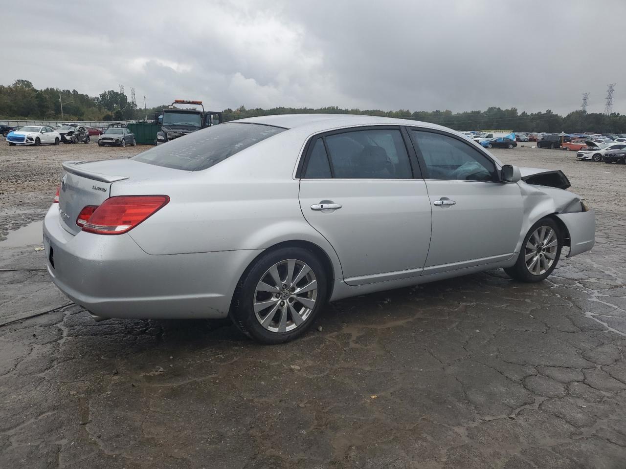 2005 TOYOTA Avalon