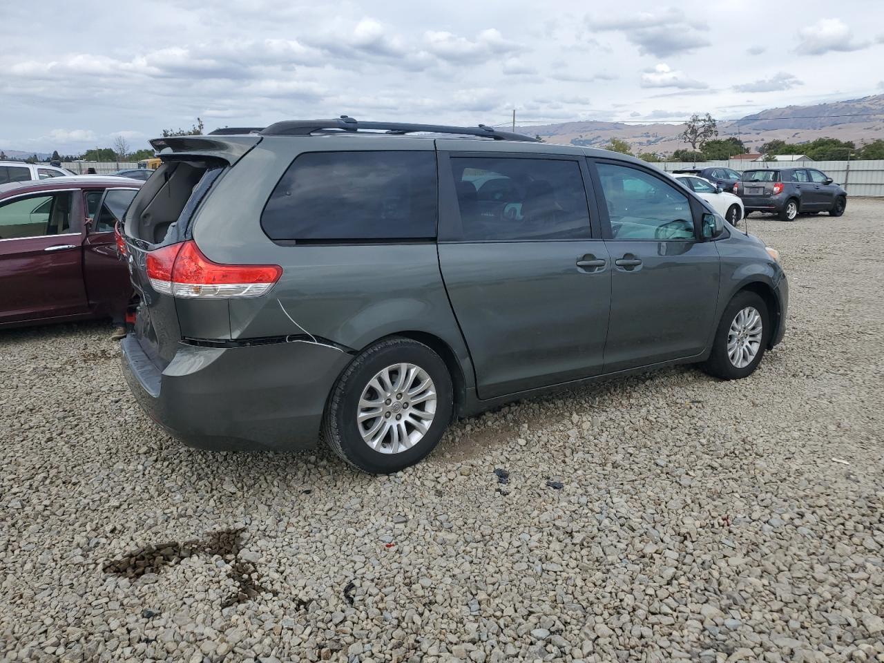 2013 TOYOTA SIENNA