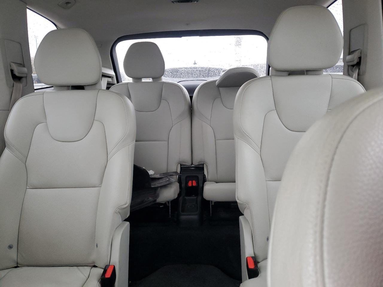 2022 VOLVO XC90