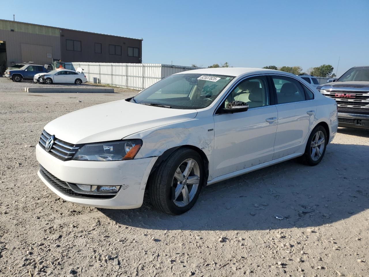 2015 VOLKSWAGEN Passat