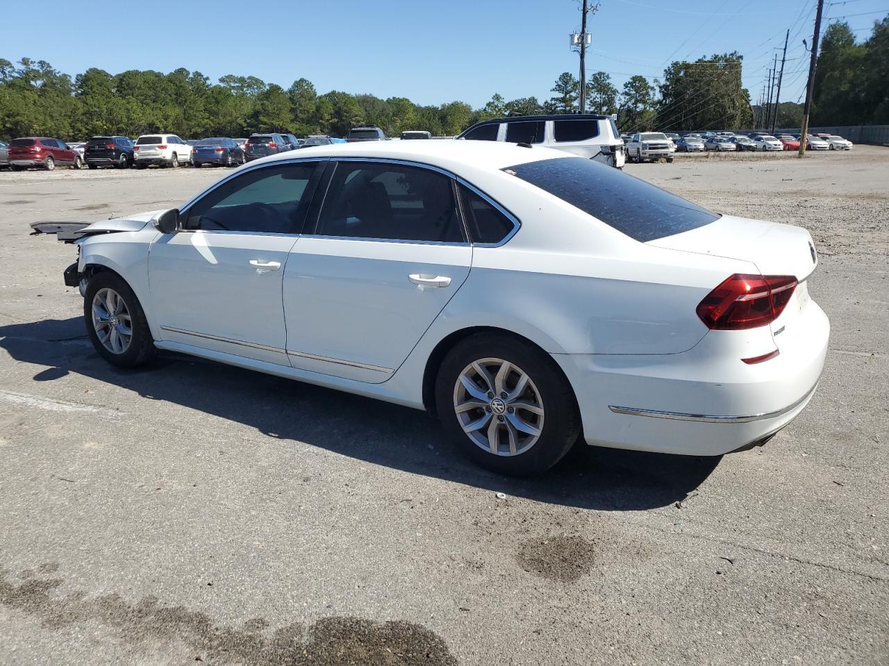 2017 VOLKSWAGEN Passat