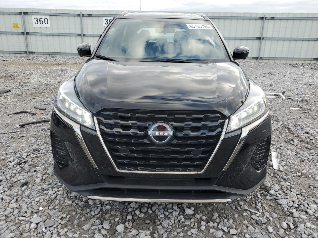 2024 NISSAN KICKS