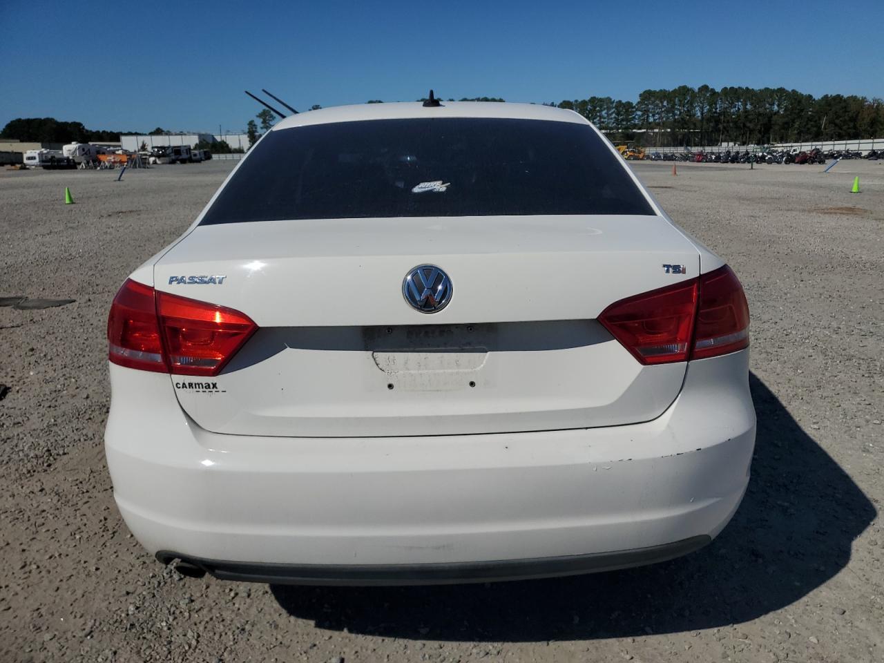 2014 VOLKSWAGEN Passat