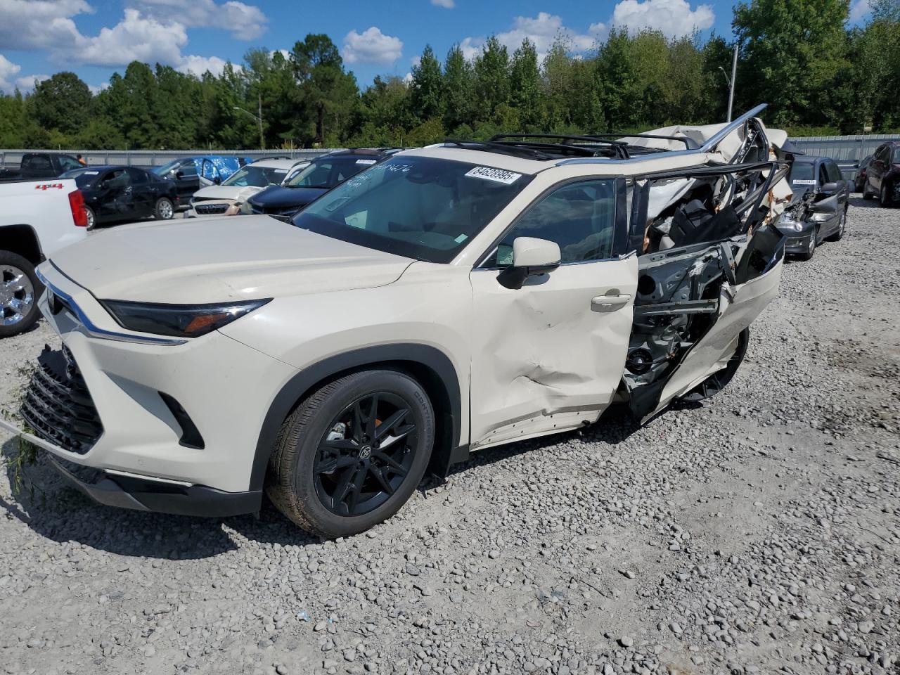 2024 TOYOTA HIGHLANDER