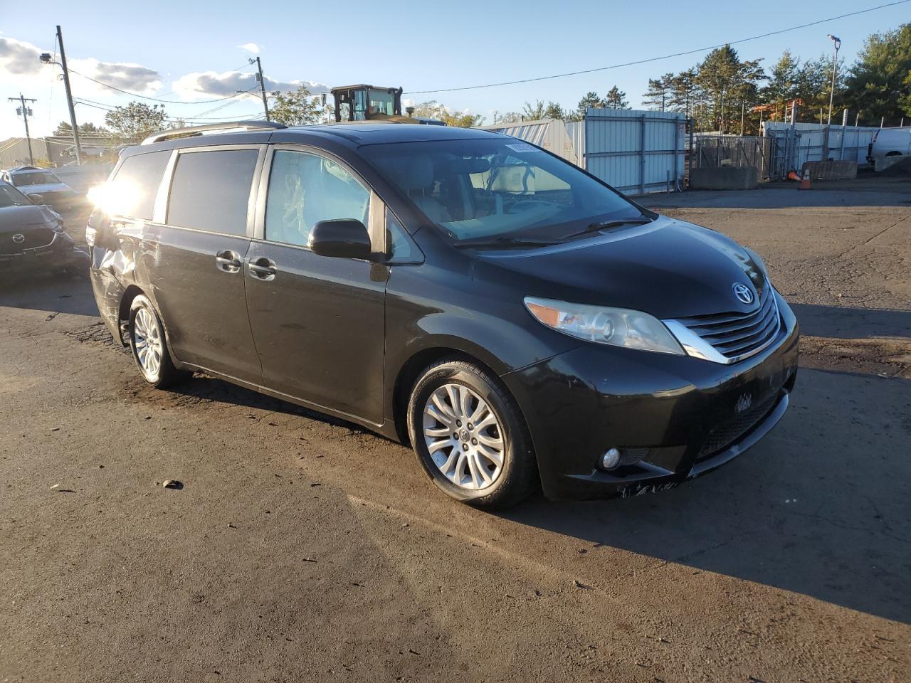 2014 TOYOTA SIENNA