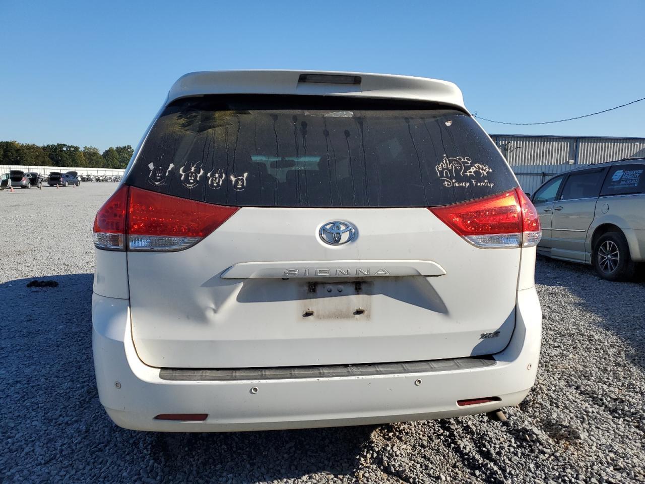 2014 TOYOTA SIENNA
