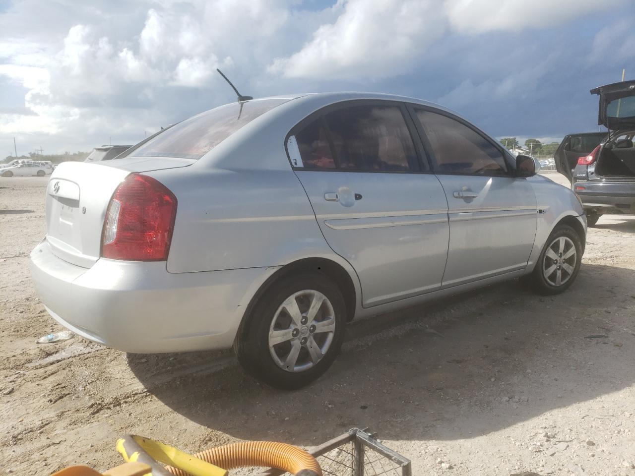 2011 HYUNDAI ACCENT