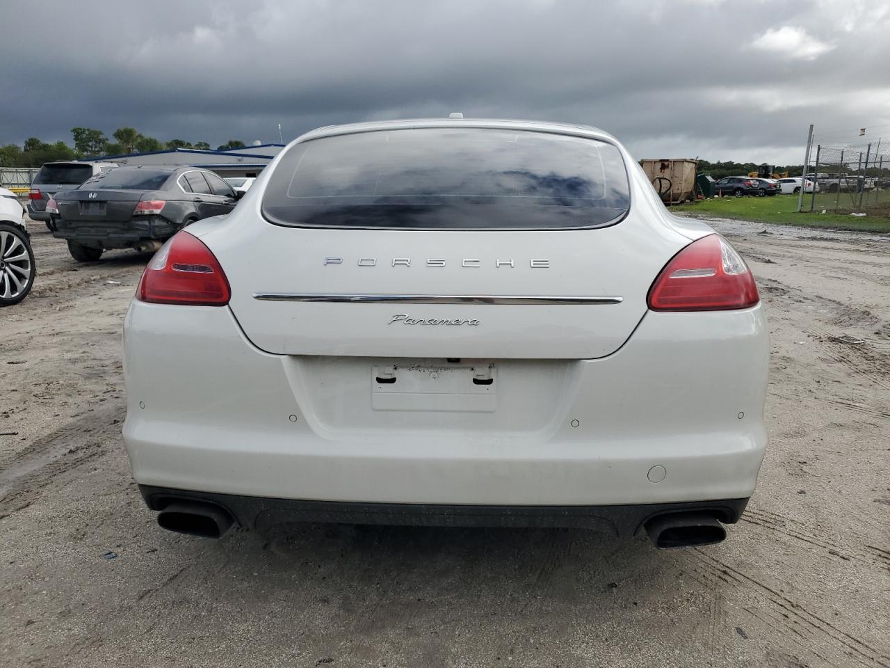 2013 PORSCHE Panamera