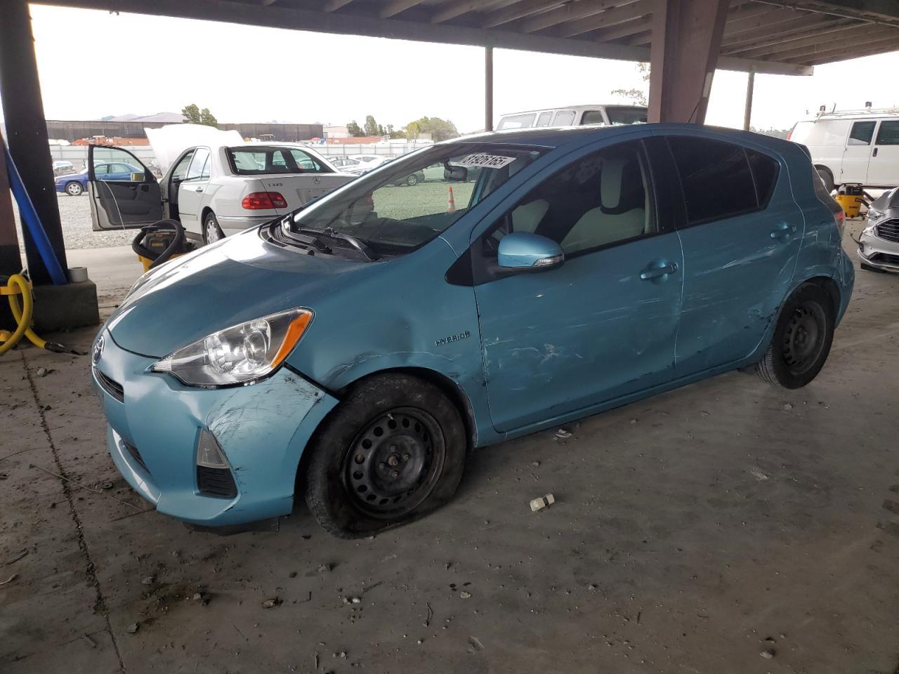 2013 TOYOTA Prius c