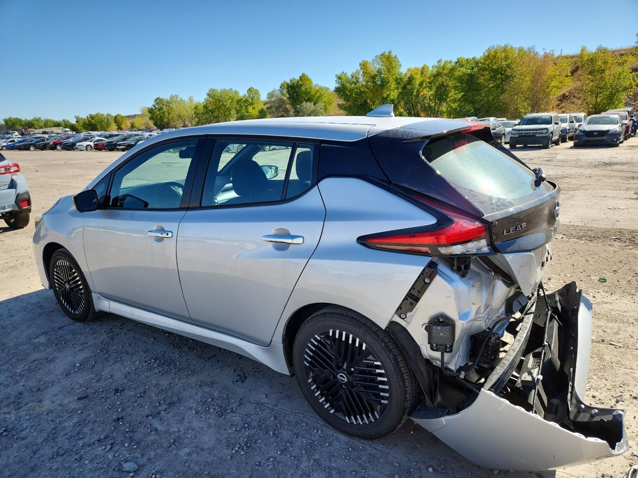 2024 NISSAN LEAF