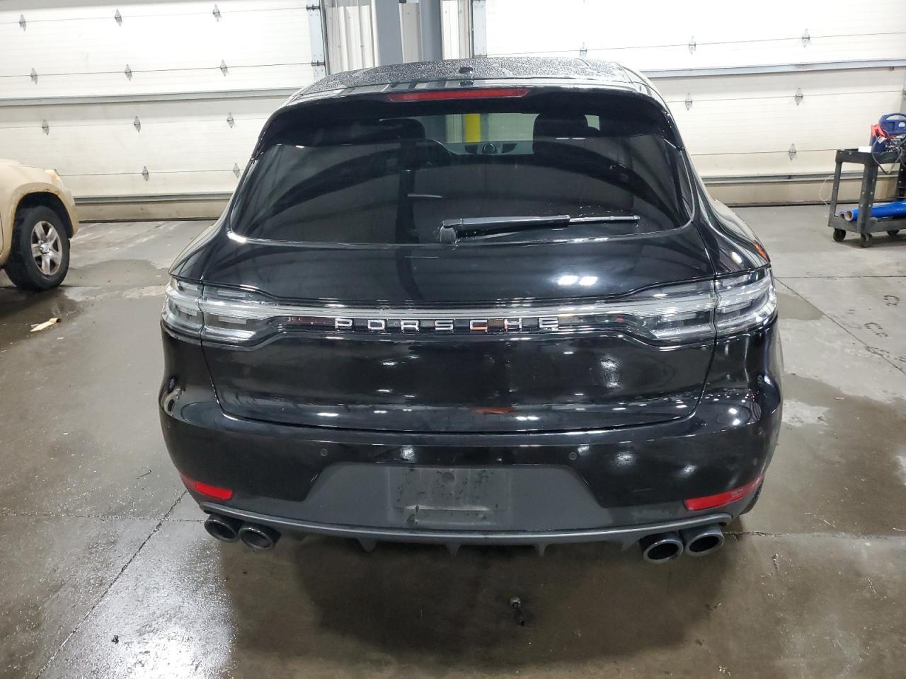 2019 PORSCHE Macan