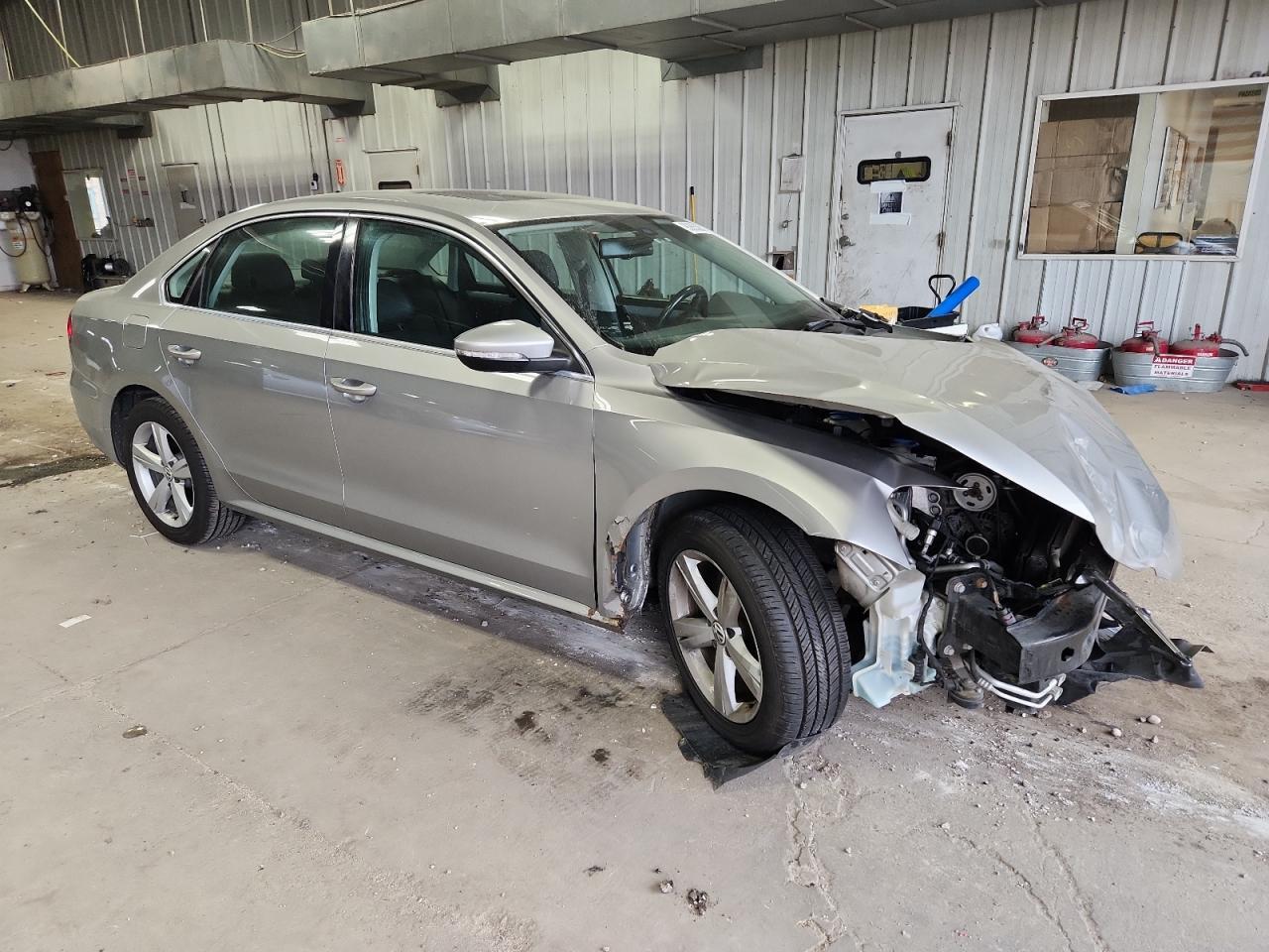 2012 VOLKSWAGEN Passat