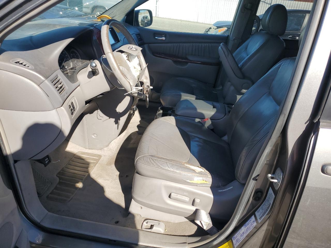 2004 TOYOTA SIENNA