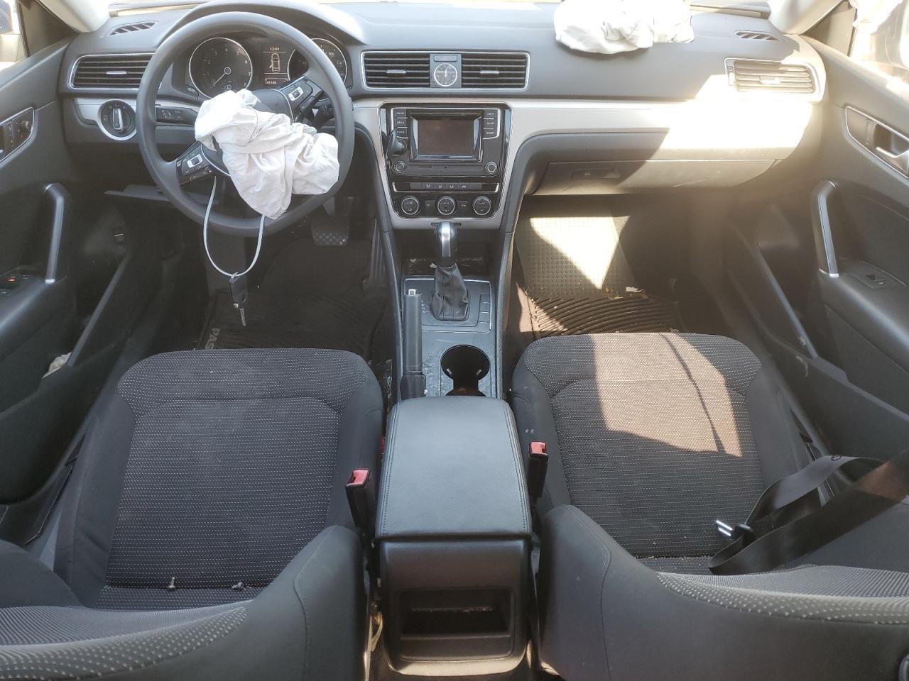 2016 VOLKSWAGEN Passat