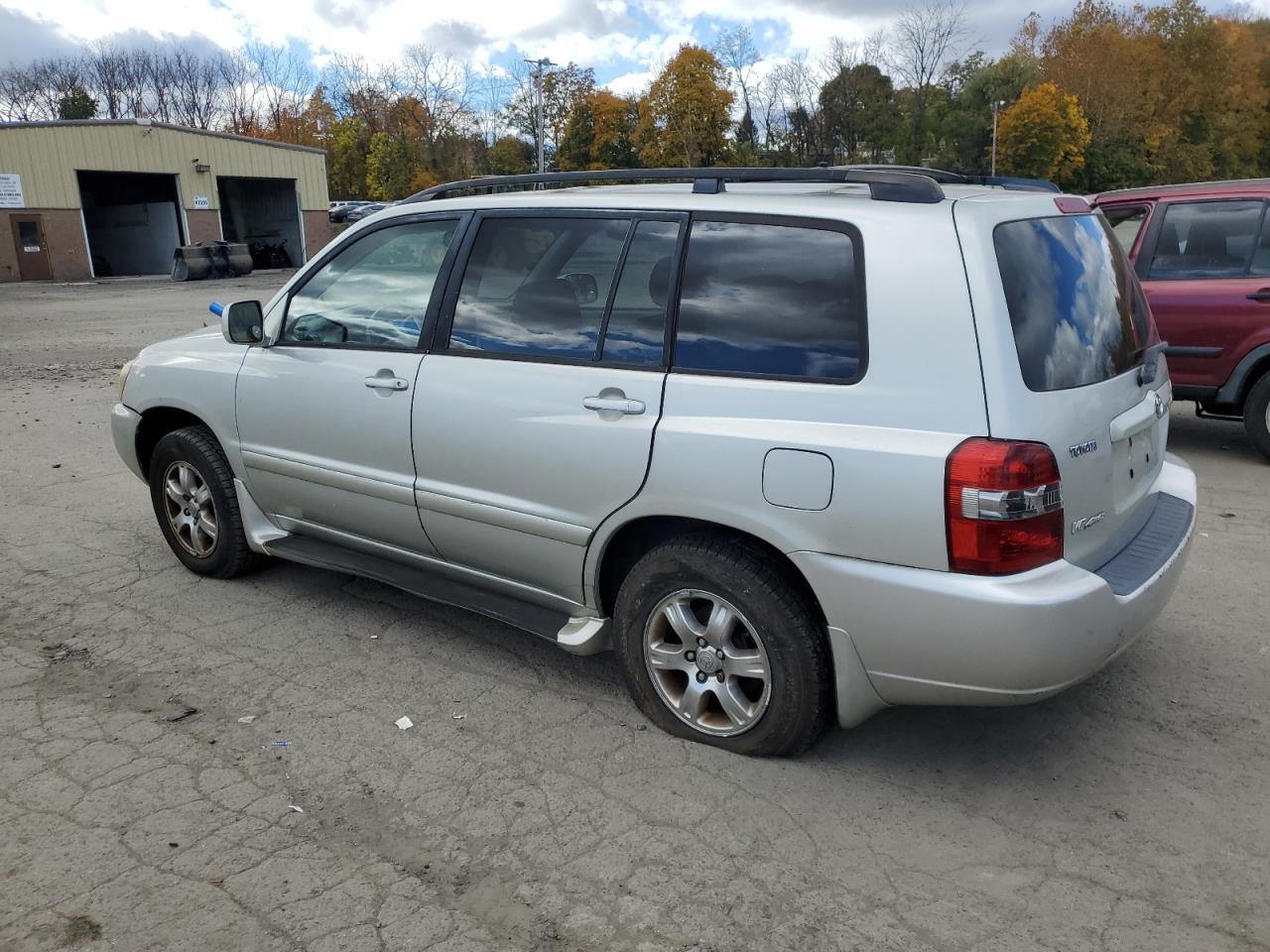 2004 TOYOTA HIGHLANDER