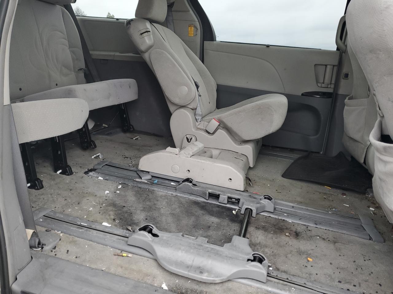 2014 TOYOTA SIENNA
