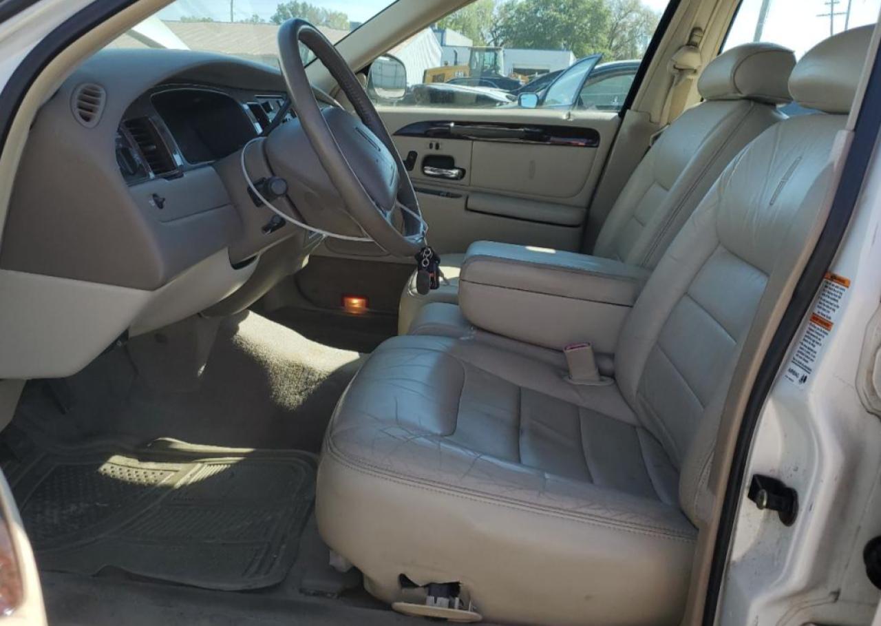 2000 LINCOLN Town Car