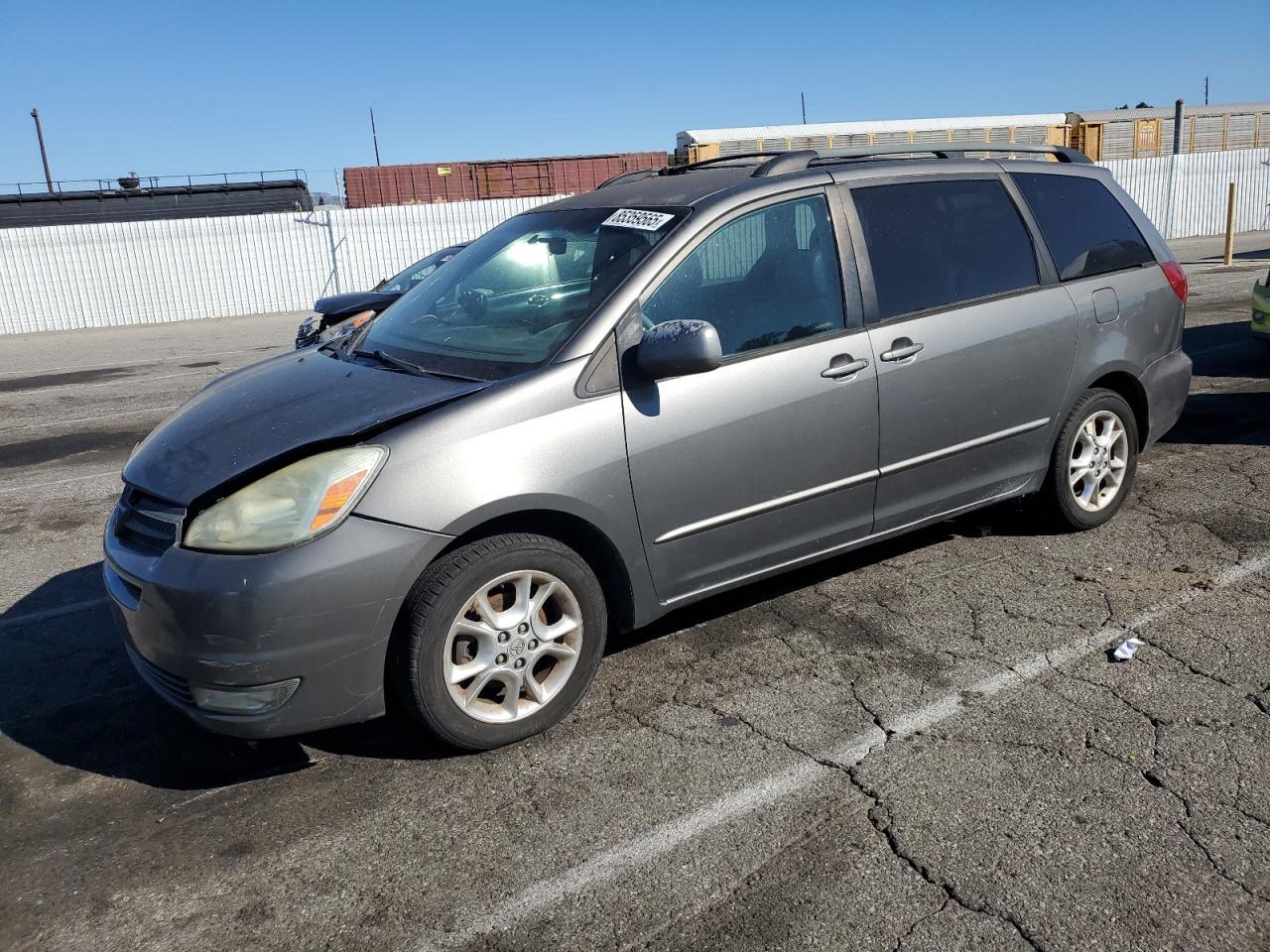 2004 TOYOTA SIENNA