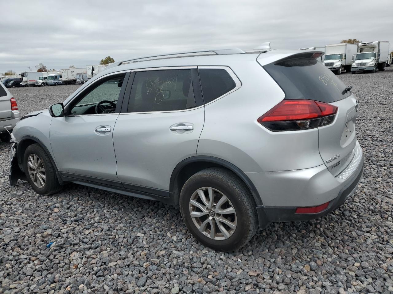 2017 NISSAN ROGUE