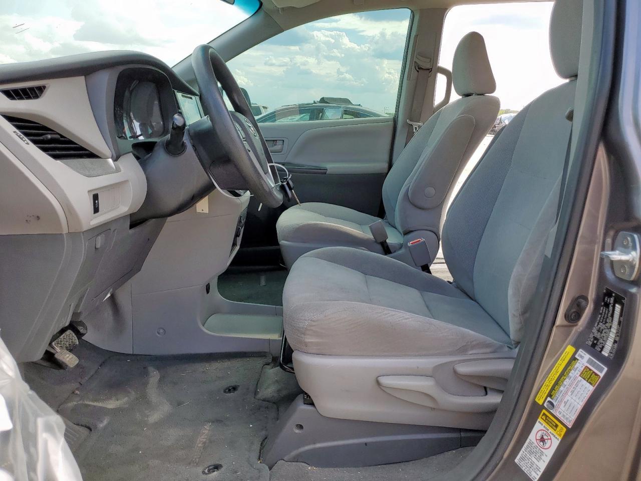 2017 TOYOTA SIENNA