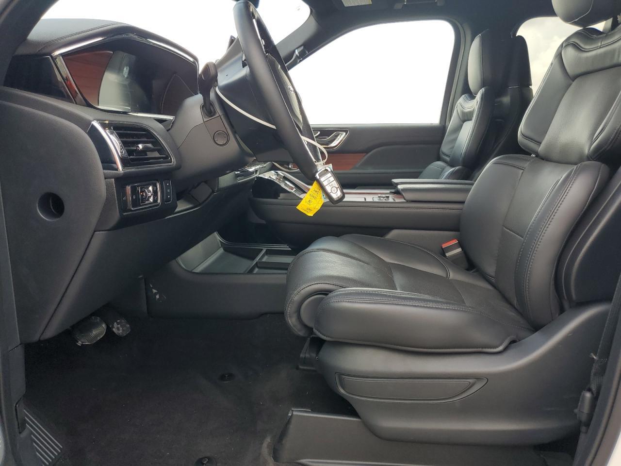 2024 LINCOLN Navigator
