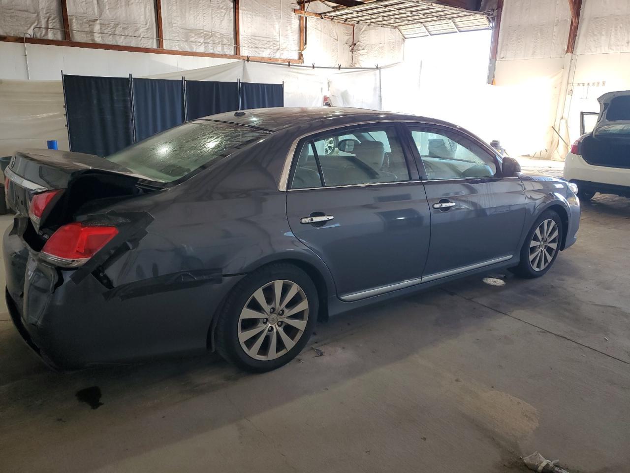 2011 TOYOTA Avalon