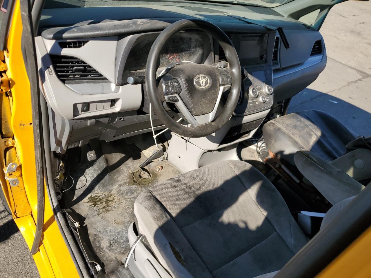 2016 TOYOTA SIENNA
