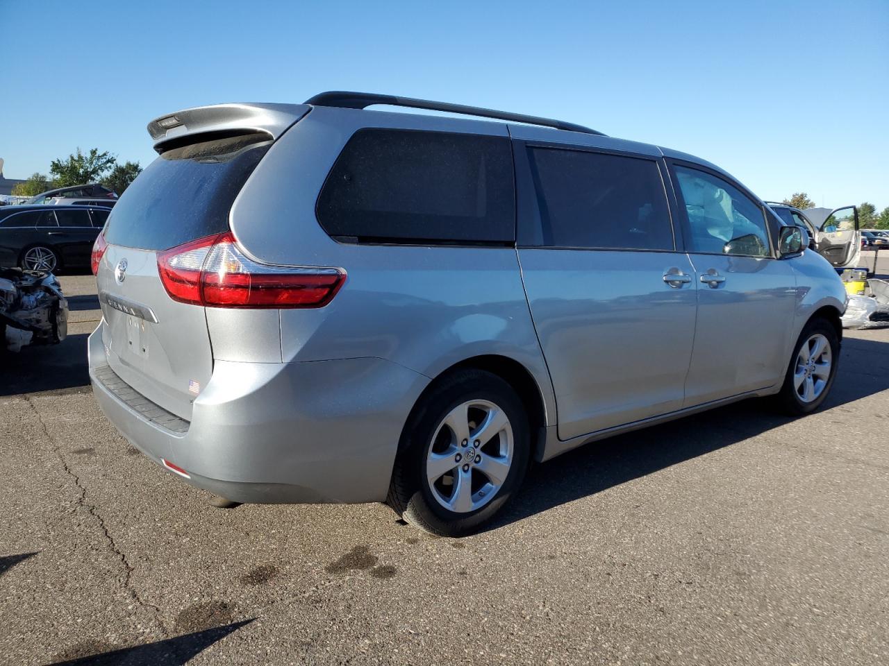 2016 TOYOTA SIENNA