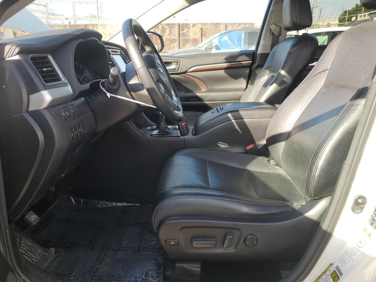 2016 TOYOTA HIGHLANDER