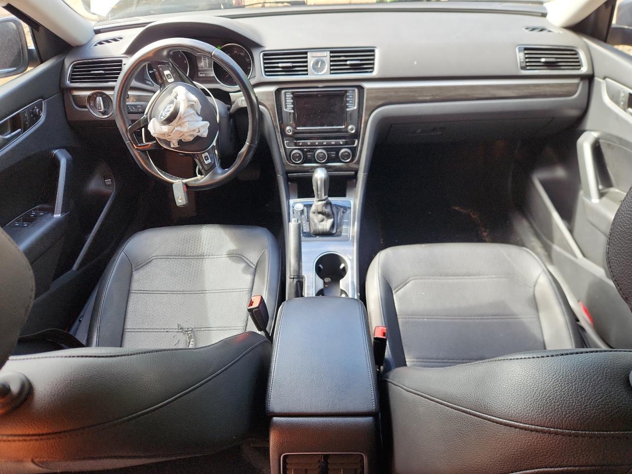 2016 VOLKSWAGEN Passat