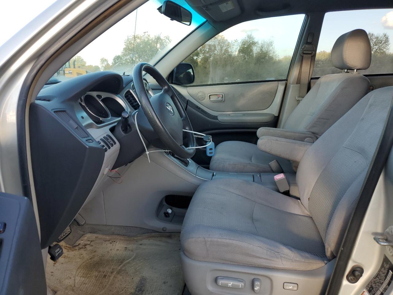 2004 TOYOTA HIGHLANDER