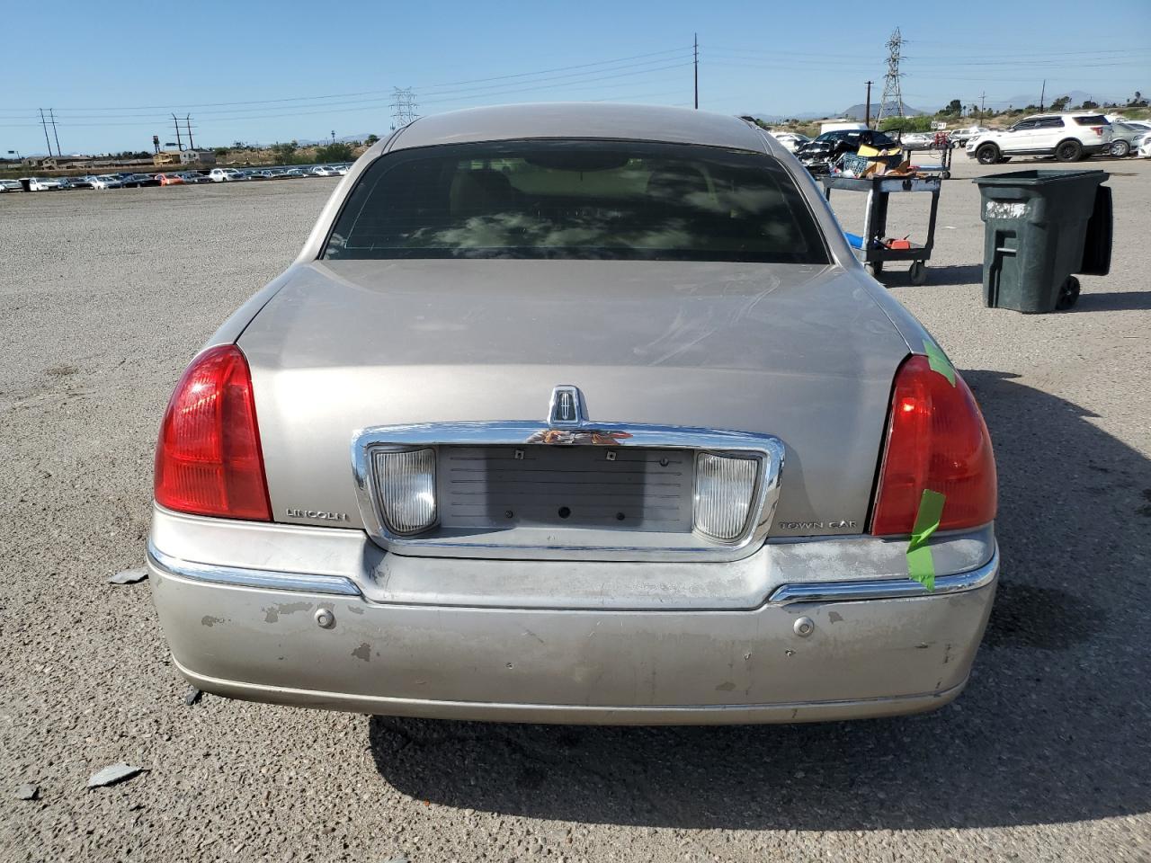2003 LINCOLN Town Car