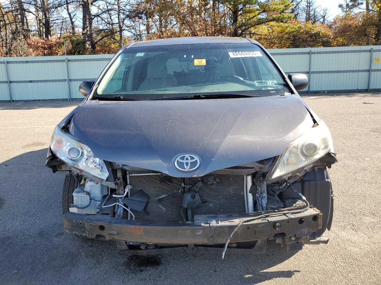 2017 TOYOTA SIENNA