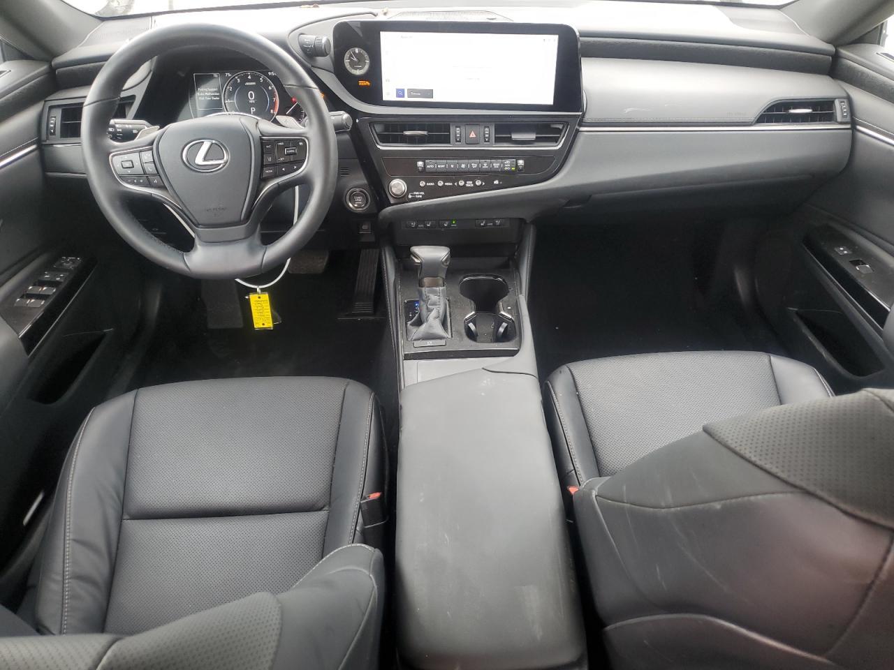 2025 LEXUS Es