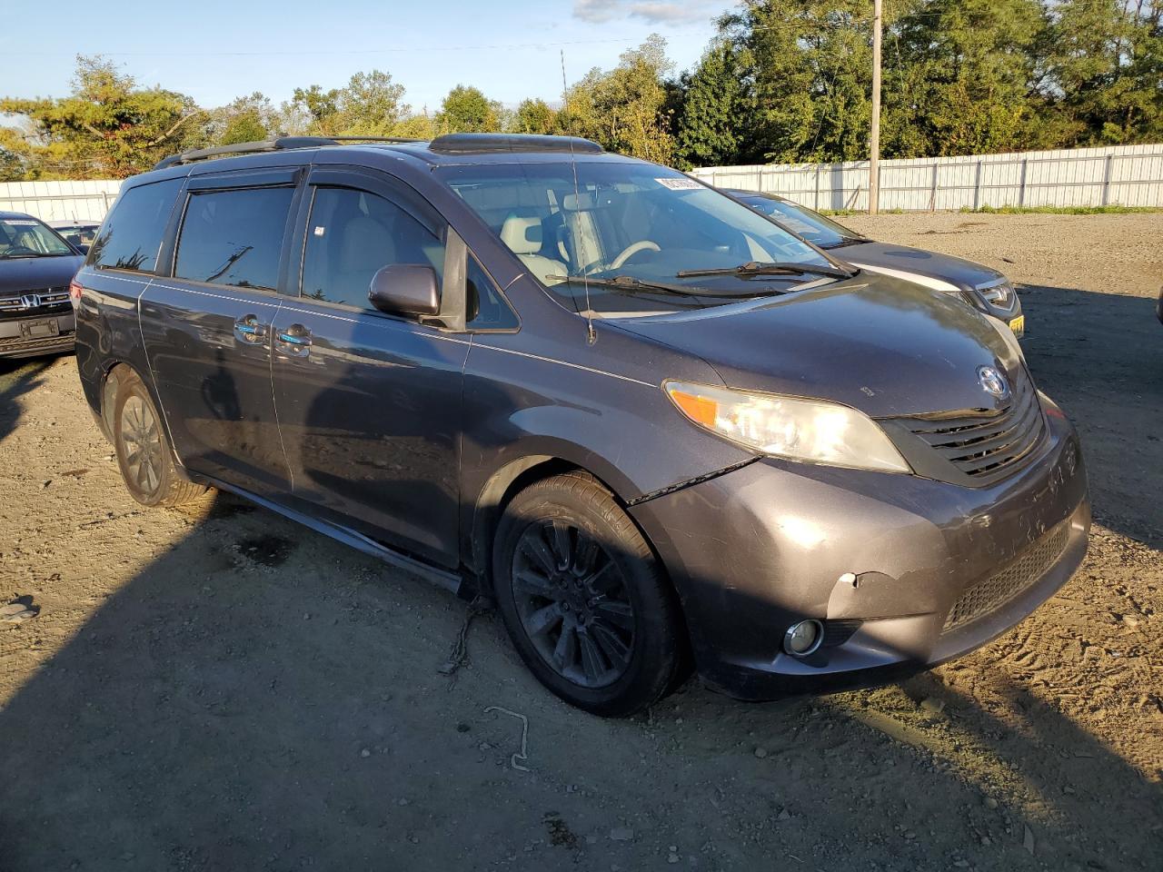 2014 TOYOTA SIENNA
