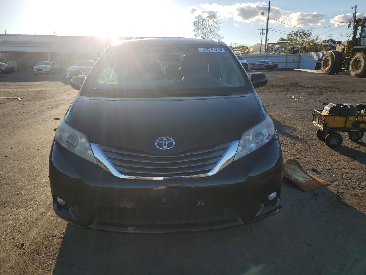 2014 TOYOTA SIENNA