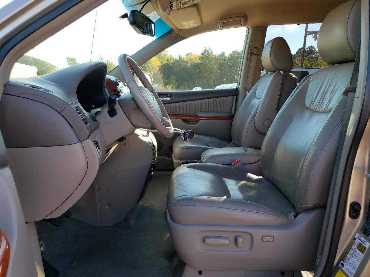 2009 TOYOTA SIENNA