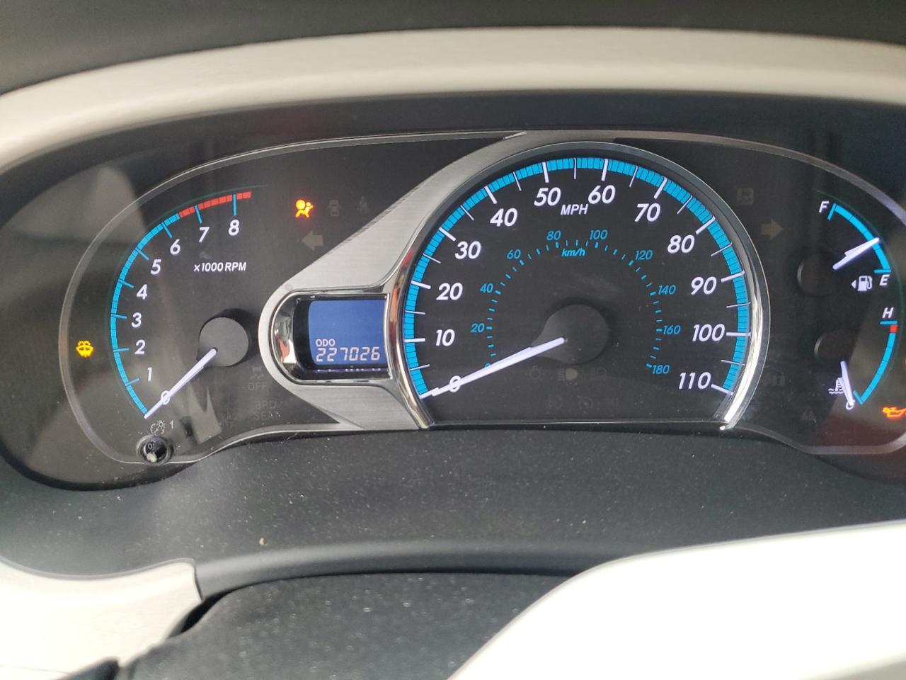 2011 TOYOTA SIENNA