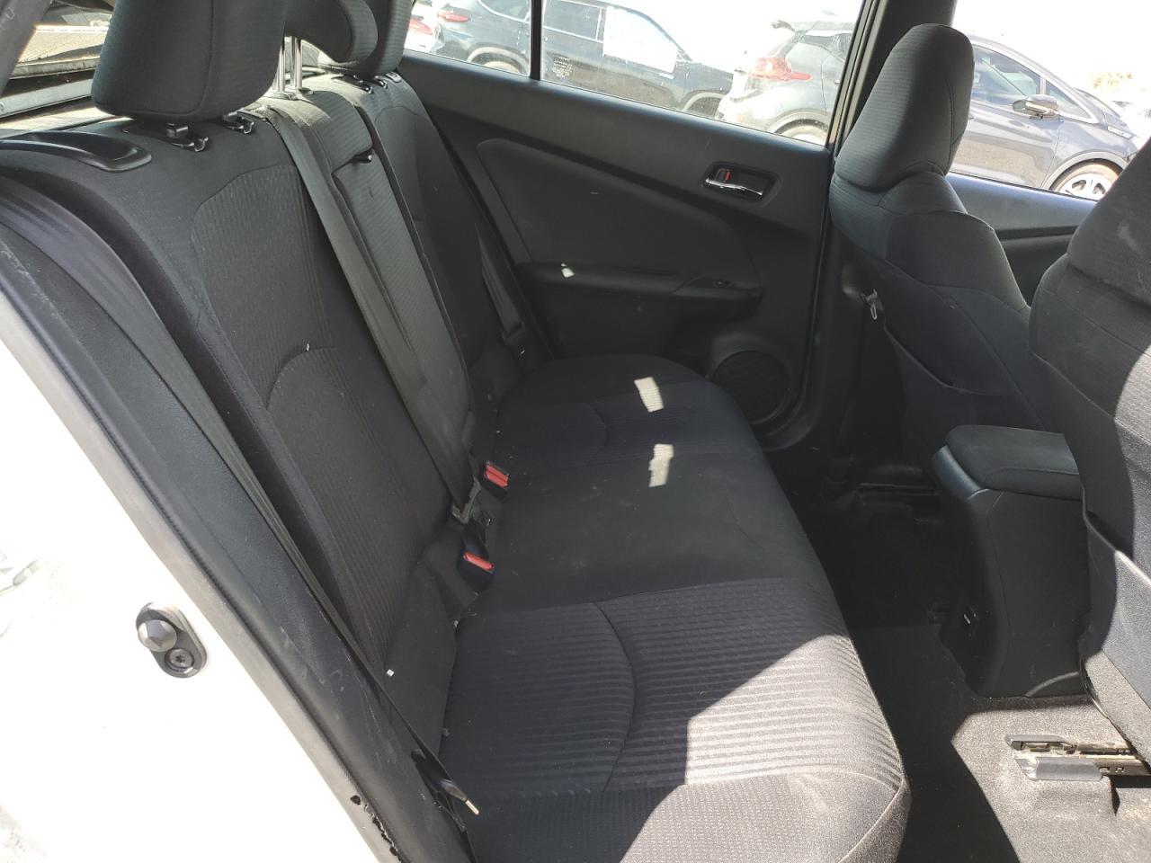 2016 TOYOTA PRIUS