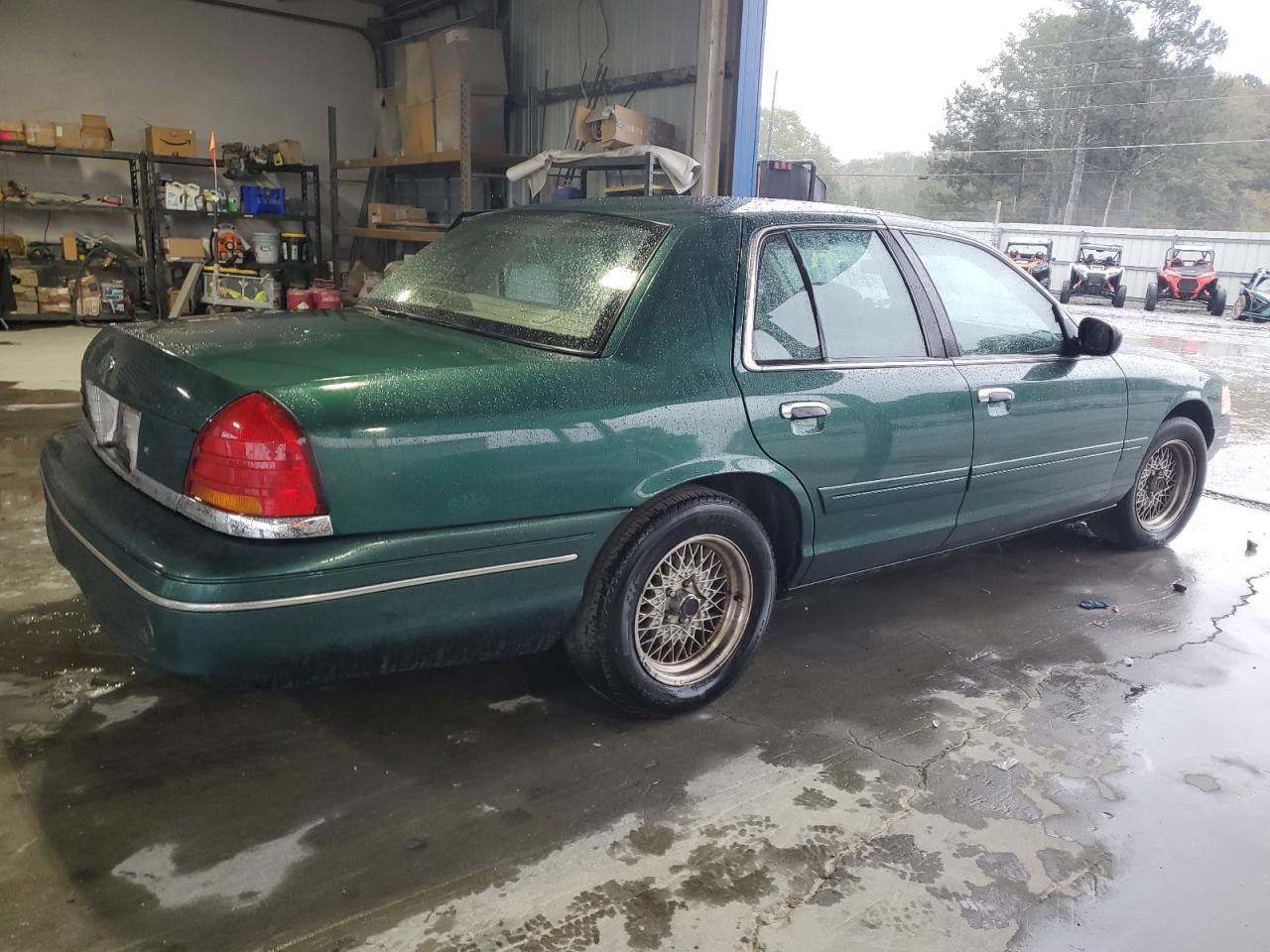 2000 FORD Crown Victoria