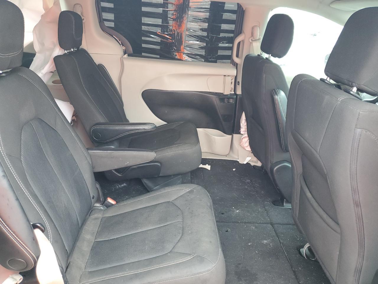 2022 CHRYSLER Voyager