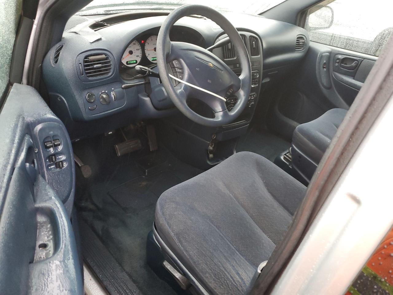 2002 CHRYSLER Voyager