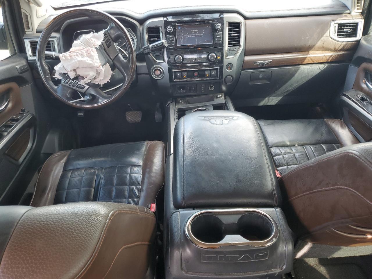 2017 NISSAN Titan