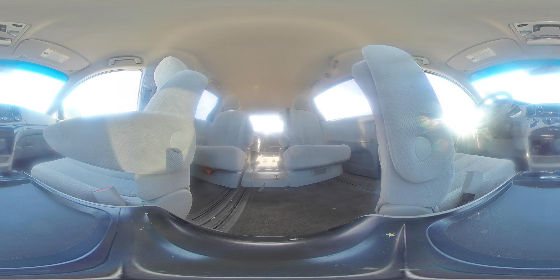 2011 TOYOTA SIENNA