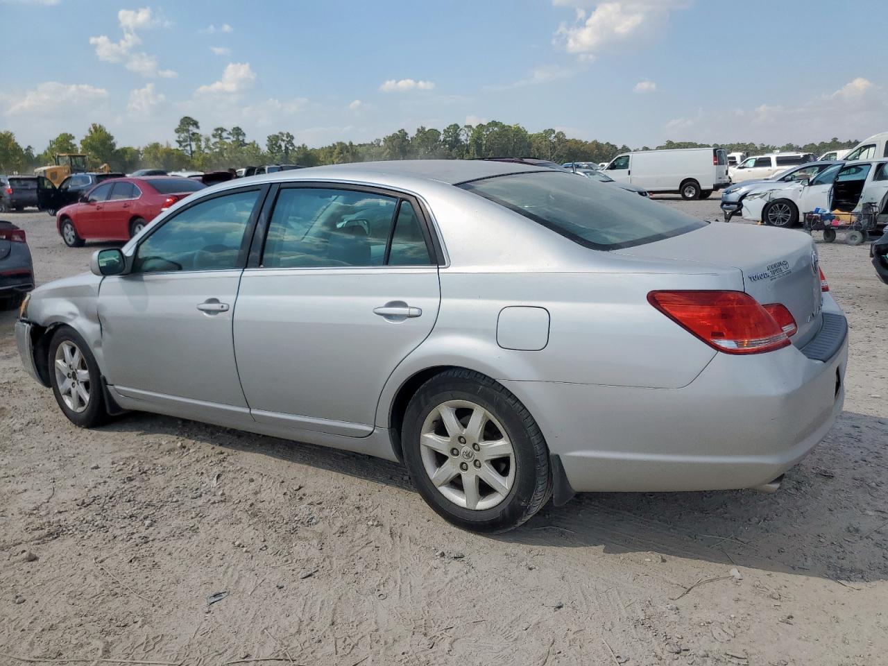 2005 TOYOTA Avalon